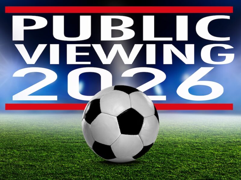 Ein Fußball vor dem Slogan "Public Viewing 2026"