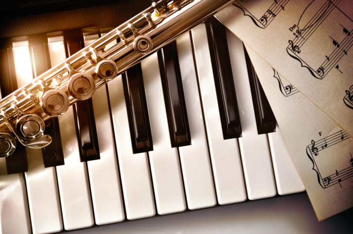 Klavier und Musikinstrument für den Musikunterricht im Schwarzwald